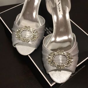 Nina “Crystah” silver cutout low heel pump